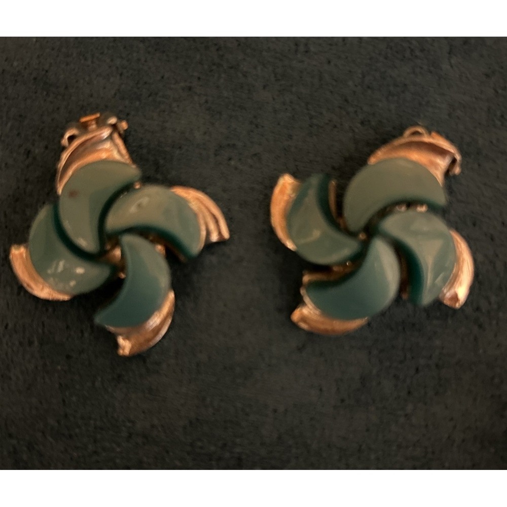 Vintage Clip On‎ Earrings Green & Goldtone Starburst